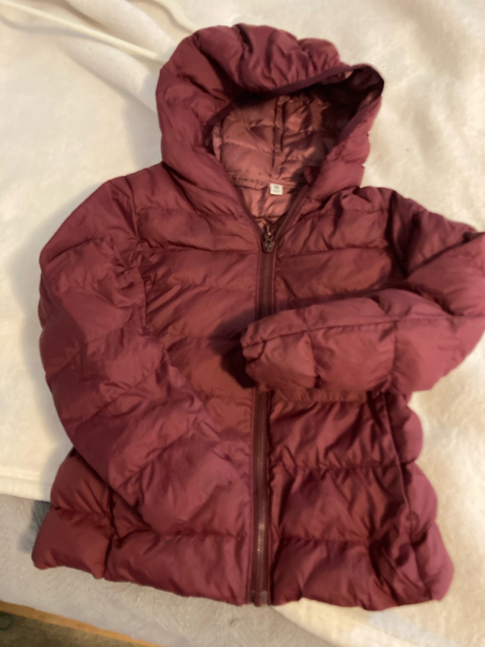 Uniqlo Hooded Lightweight Puffer Jacket in Burgundy 5-6Y